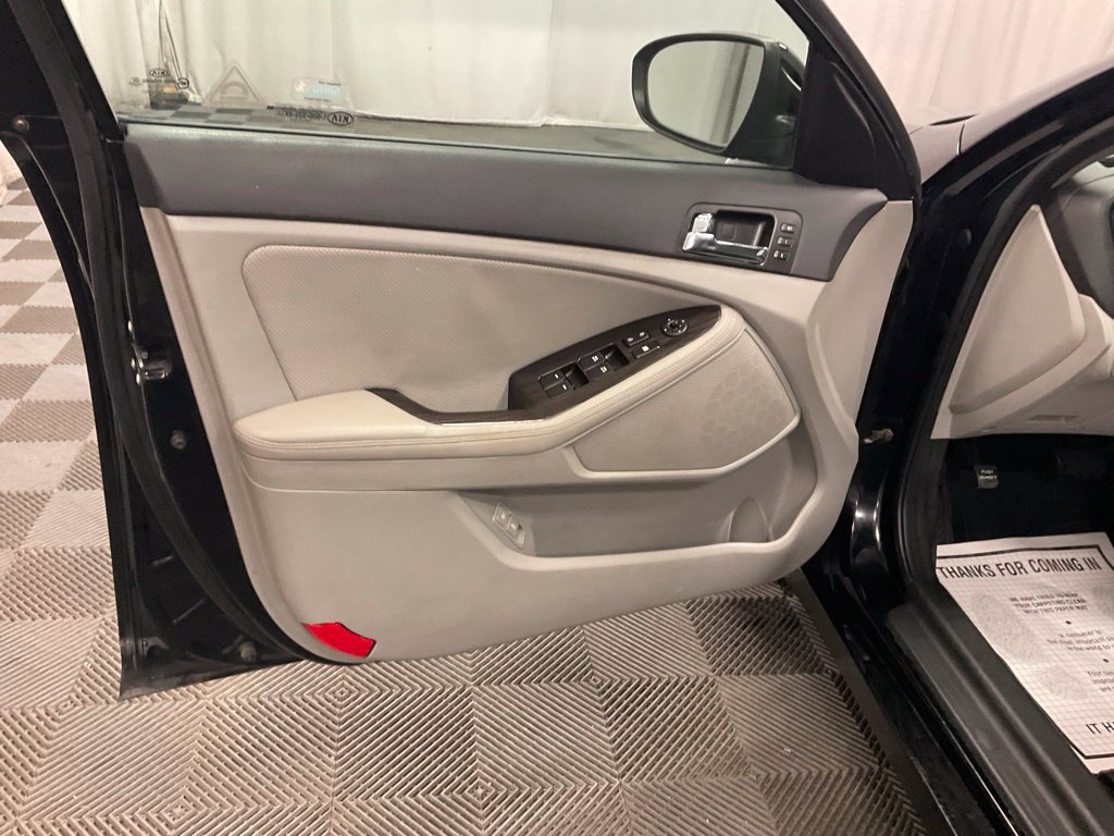 Used 2011 Kia Optima EX FWD image 18