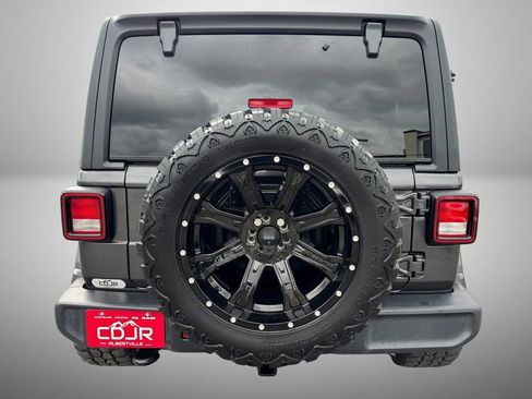 Used 2020 Jeep Wrangler Unlimited Sahara image 7