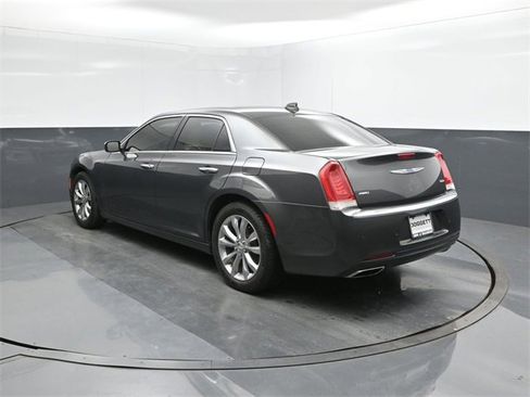 Used 2018 Chrysler 300 Limited w/ Safetytec Plus Group image 5