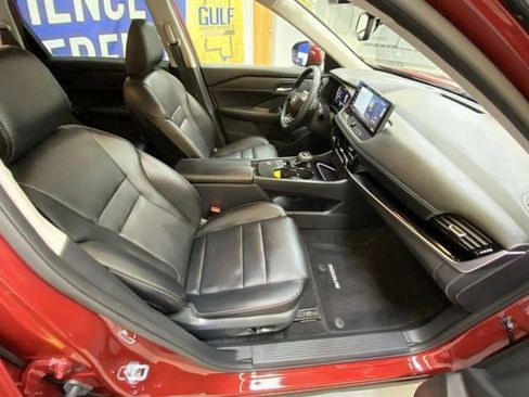 Used 2025 Nissan Rogue SL FWD image 26
