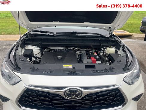 Certified 2021 Toyota Highlander Platinum AWD/4WD image 26