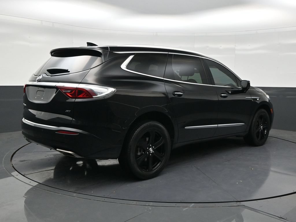 Used 2024 Buick Enclave Essence w/ Sport Touring Edition FWD image 5
