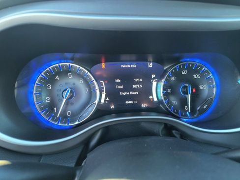 Used 2025 Chrysler Pacifica Select FWD image 14