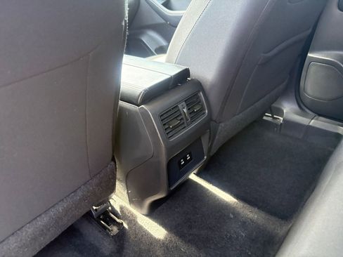 Used 2025 Nissan Rogue SV AWD/4WD image 24