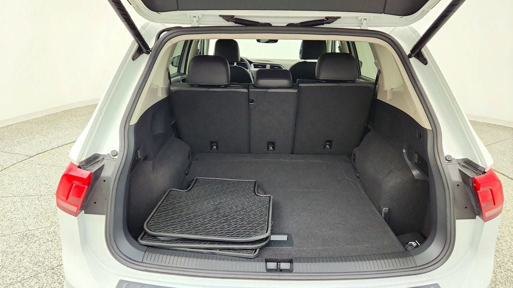 Used 2021 Volkswagen Tiguan SEL AWD/4WD image 21