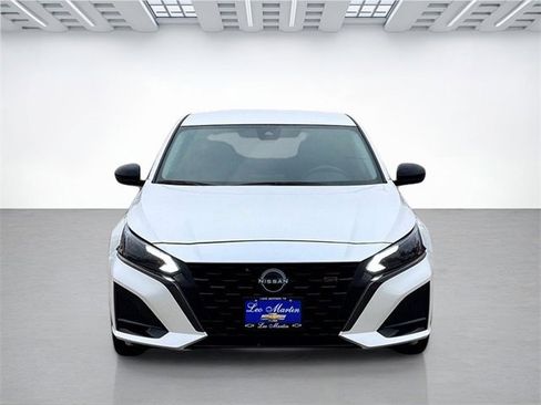 Used 2024 Nissan Altima 2.5 SR image 2