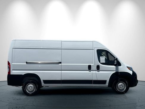 Used 2026 RAM ProMaster 2500 w/ Convenience Group FWD image 3