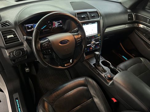 Used 2017 Ford Explorer Sport w/ Equipment Group 401A image 4