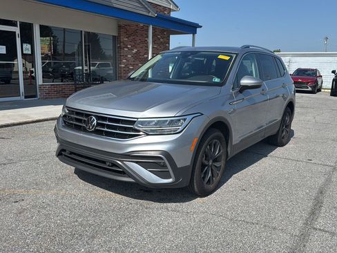 Used 2023 Volkswagen Tiguan SE AWD/4WD image 1