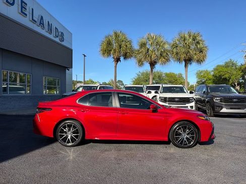 Used 2022 Toyota Camry SE image 8