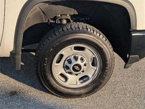 Used 2025 Chevrolet Silverado 2500 W/T image 17
