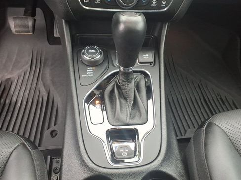 Used 2022 Jeep Cherokee Limited w/ Mopar Interior Package image 12