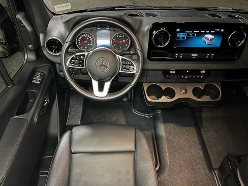 Used 2022 Mercedes-Benz Sprinter 2500 image 42