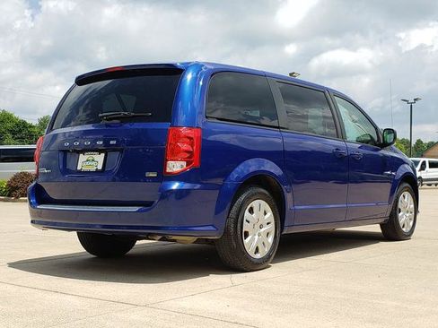 Used 2018 Dodge Grand Caravan SE w/ UConnect Hands-Free Group FWD image 6
