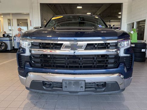 Used 2023 Chevrolet Silverado 1500 LT w/ Z71 Off-Road Package AWD/4WD image 3