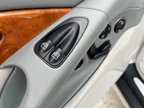 Used 2005 Mercedes-Benz SL 500 image 24