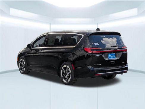 New 2027 Chrysler Pacifica Limited w/ Family Tech Group FWD image 3