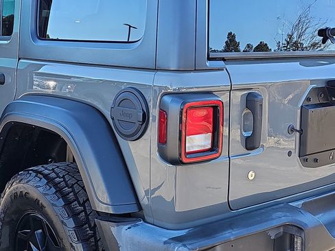 Used 2019 Jeep Wrangler Unlimited Sport S image 39