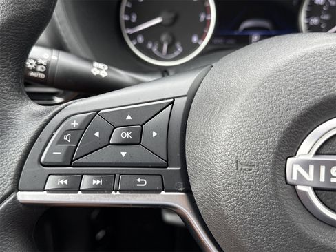 Used 2025 Nissan Sentra SV image 19