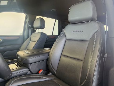 Used 2025 GMC Yukon Denali RWD image 11