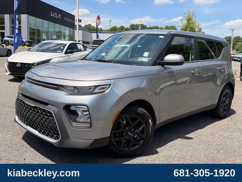 Used 2022 Kia Soul LX w/ Technology Package FWD image 2