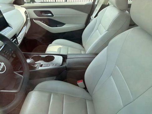 Used 2025 Nissan Rogue SL image 24