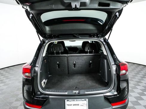 Certified 2025 Chevrolet TrailBlazer LT AWD/4WD image 28