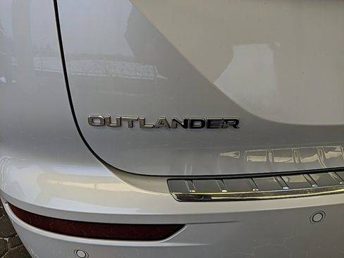 Used 2022 Mitsubishi Outlander ES image 7