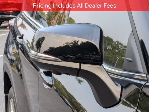 Used 2026 Toyota Highlander Limited AWD/4WD image 13
