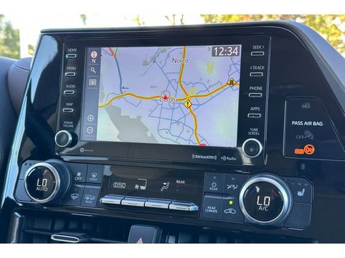 Used 2022 Toyota Highlander XLE image 47