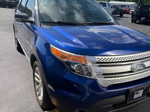 Used 2015 Ford Explorer XLT w/ Equipment Group 202A FWD image 3