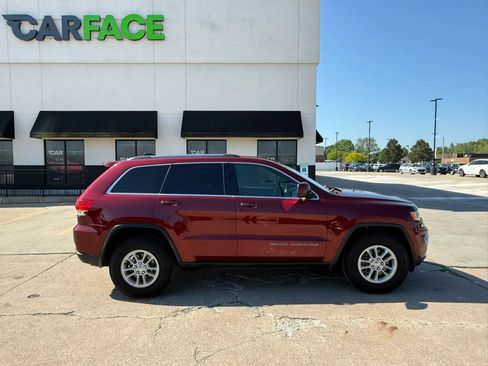 Used 2019 Jeep Grand Cherokee Laredo AWD/4WD image 14