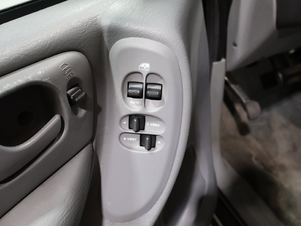 Used 2005 Dodge Grand Caravan SXT FWD image 21