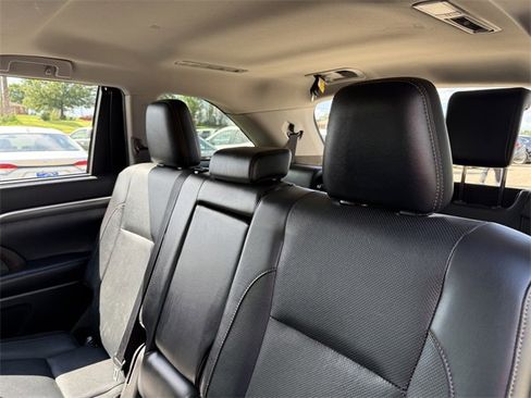 Used 2019 Toyota Highlander Limited image 29