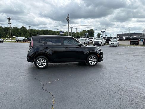 Used 2024 Kia Soul LX w/ Option Group 015 FWD image 4