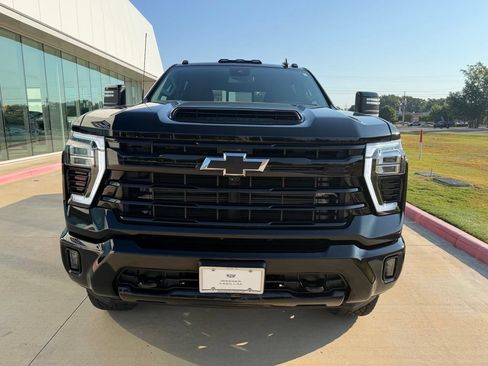 Used 2024 Chevrolet Silverado 2500 LT w/ Midnight Edition AWD/4WD image 11