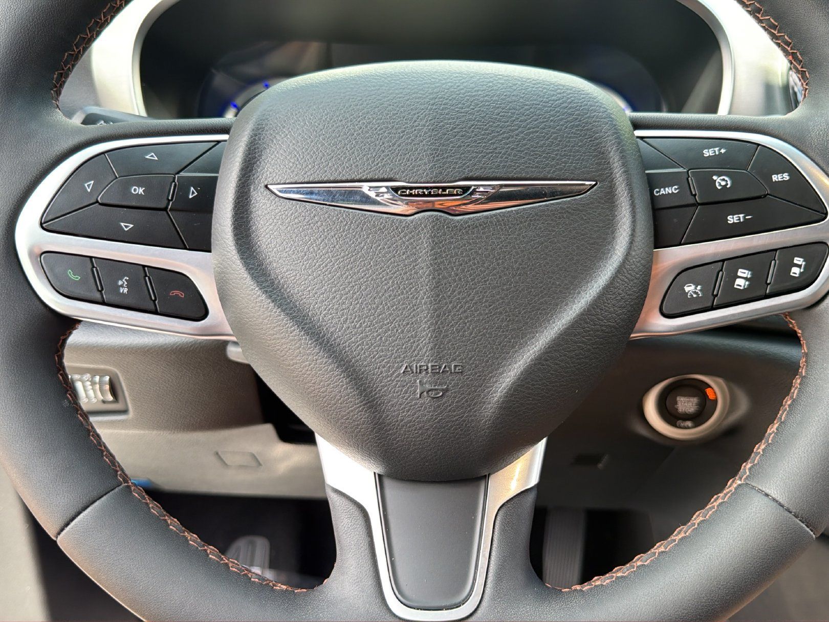 Used 2024 Chrysler Pacifica Pinnacle FWD image 23