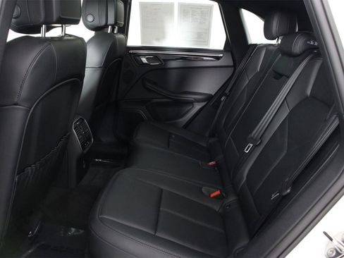 Used 2025 Porsche Macan image 33