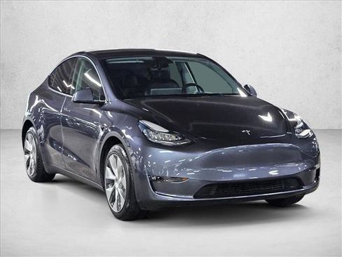 Used 2021 Tesla Model Y Long Range image 3