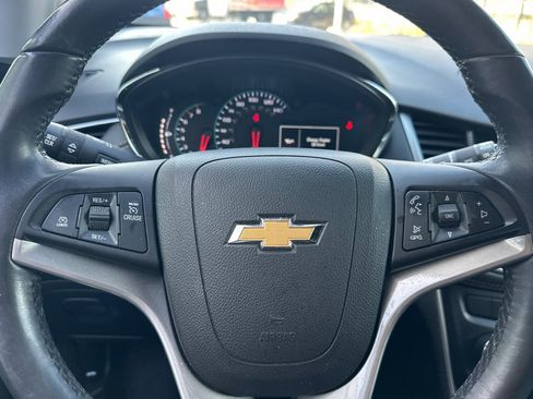 Used 2022 Chevrolet Trax LT w/ LT Convenience Package image 35