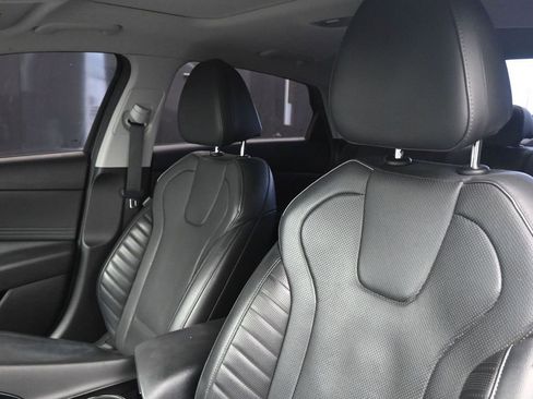 Used 2023 Hyundai Elantra Limited image 23