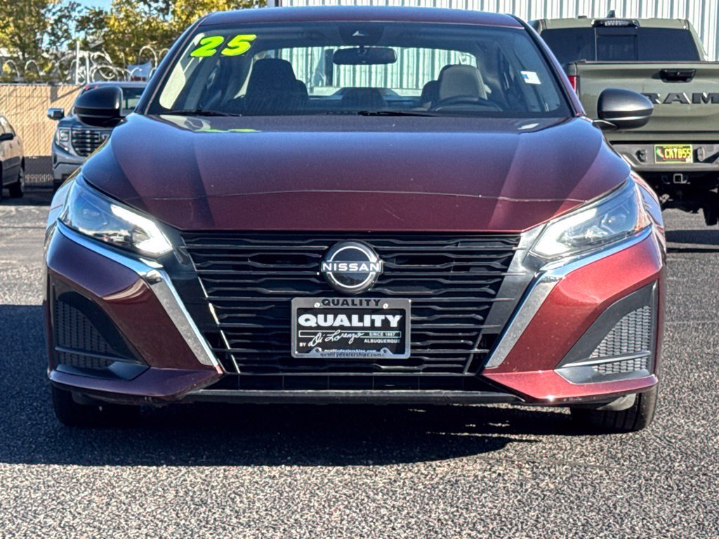Used 2025 Nissan Altima 2.5 SV FWD image 3
