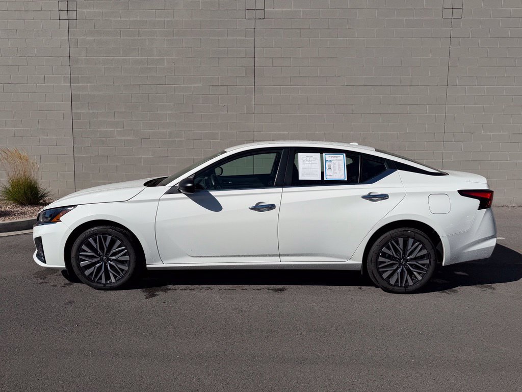Used 2025 Nissan Altima 2.5 SV AWD/4WD image 2