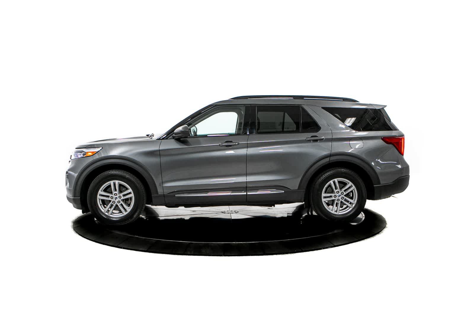 Used 2023 Ford Explorer XLT RWD image 2