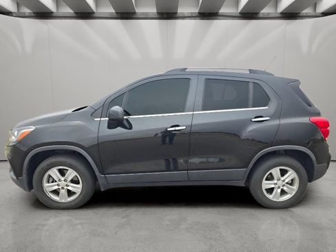 Used 2019 Chevrolet Trax LT w/ Driver Confidence Package AWD/4WD image 2