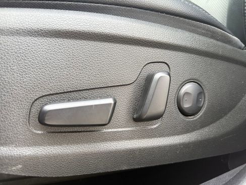 Used 2023 Hyundai Santa Fe SEL w/ Premium Package image 16