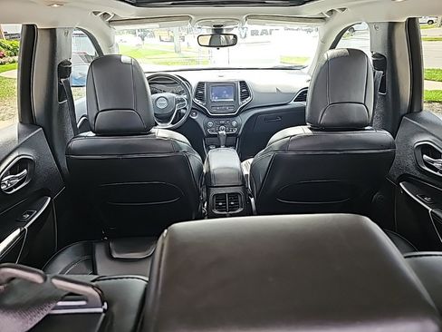 Certified 2021 Jeep Cherokee Latitude Plus w/ Sun & Sound Group image 20