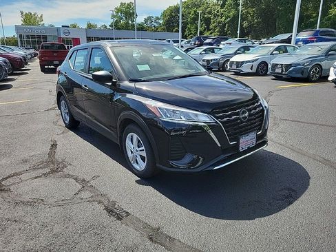 New 2025 Nissan Kicks Play S image 9