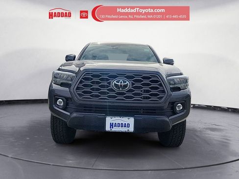Used 2023 Toyota Tacoma TRD Off-Road w/ Technology Package AWD/4WD image 8