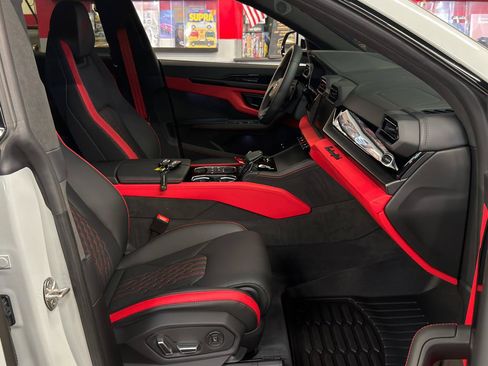 Used 2026 Lamborghini Urus SE AWD/4WD image 22